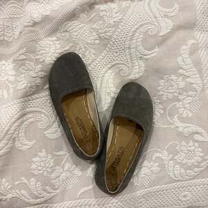 Atlantis Handmade Women's Gray Nubuck Leather Barefoot Loafers Earthing